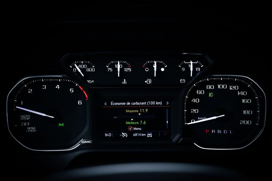 Панель приборов GMC Sierra Elevation Crew Cab 2018 года  (фото 20 из 29)